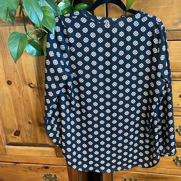 Pleione long sleeved blouse with a small V neckline - Picture 4 of 12